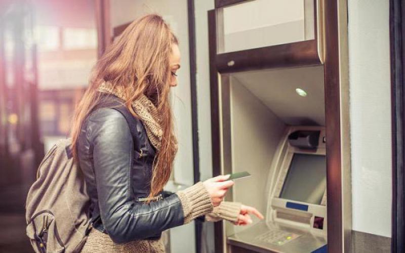 В каких банкоматах можно снять деньги без комиссии с карты райффайзен банка Райффайзенбанк можно ли снять деньги в сбербанке